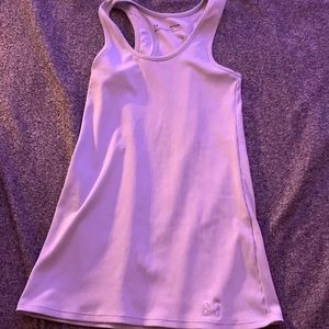 Under armour tank, size small, but can fit a medium